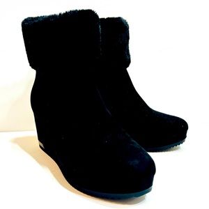 DKNY: Nadra Wedge Booties